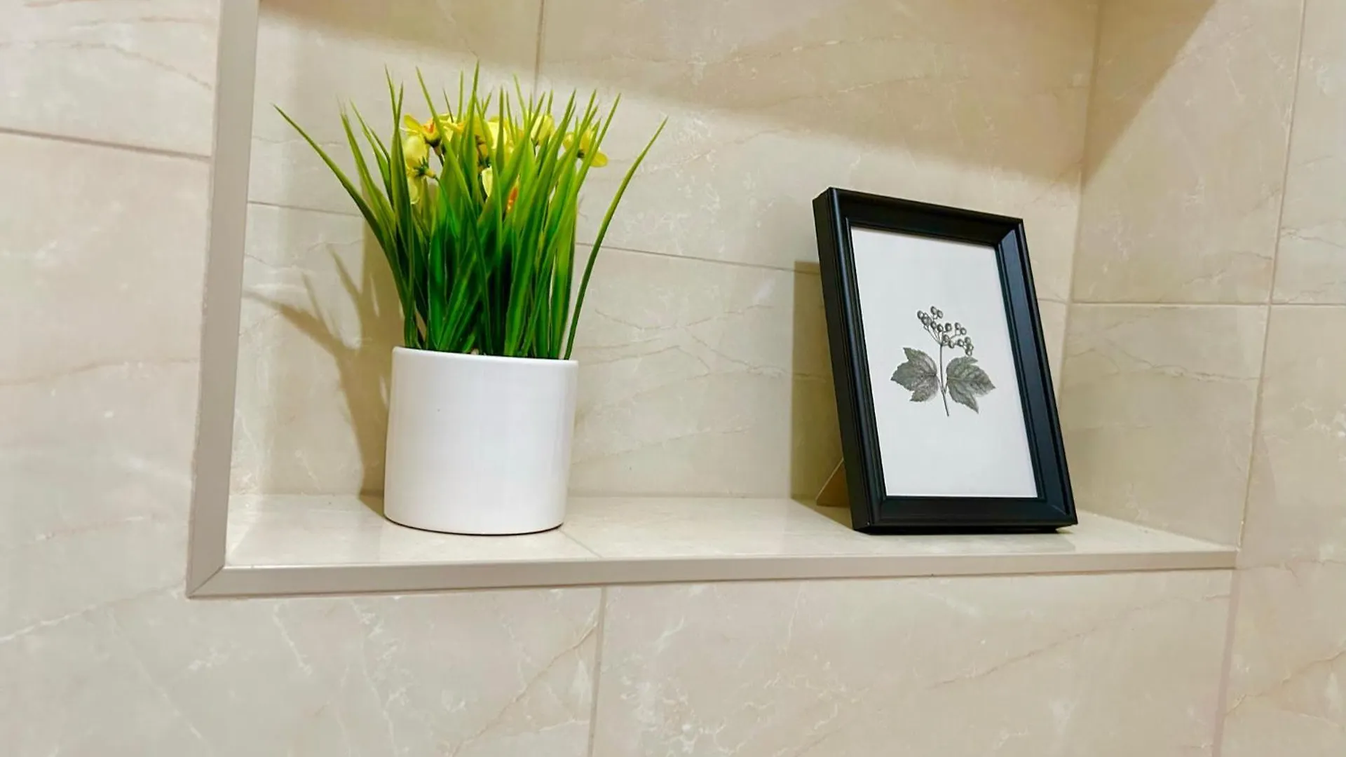Central Spacious Flat With Balcony City View Wien