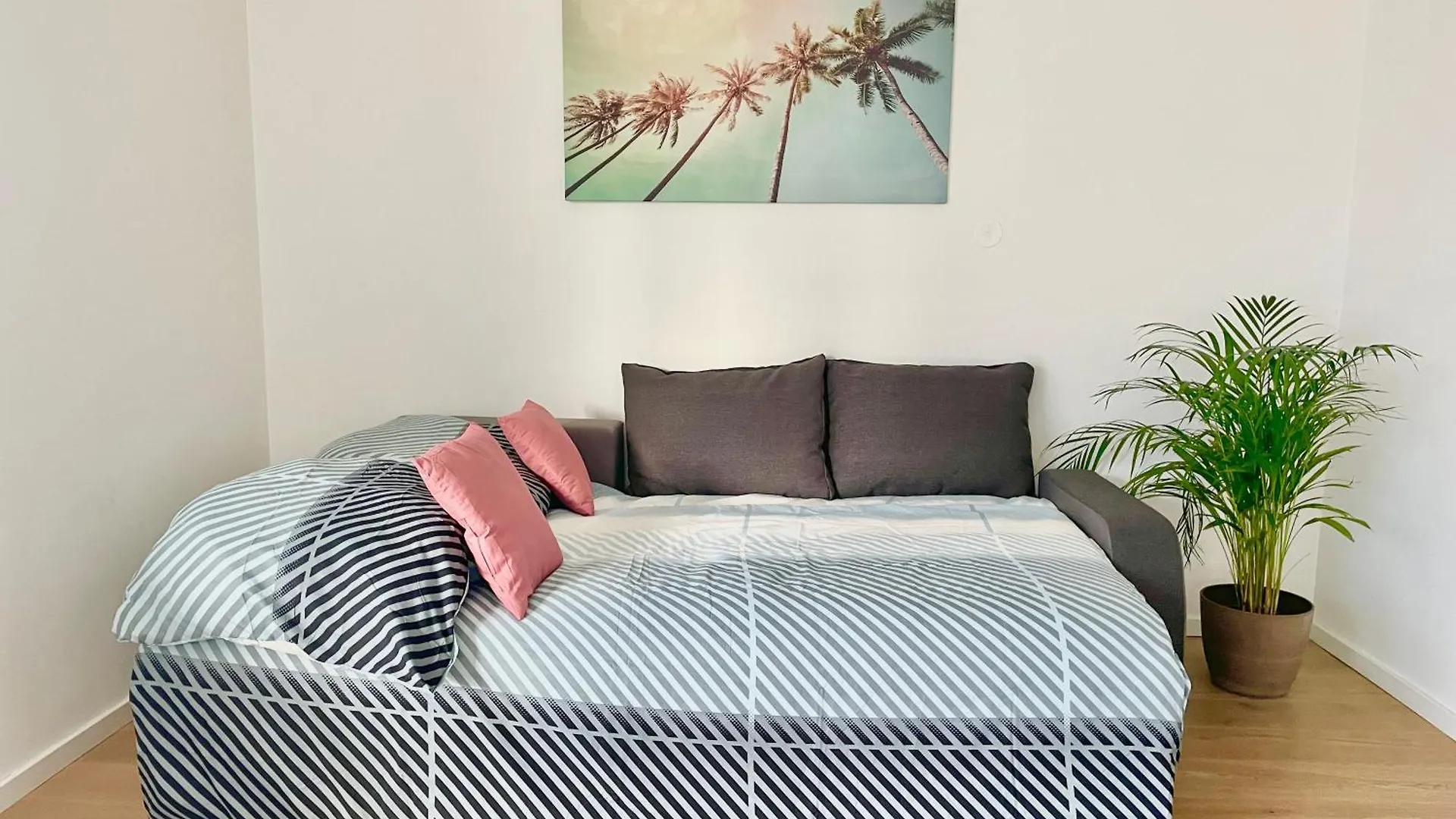 Central Spacious Flat With Balcony City View Wien Österrike