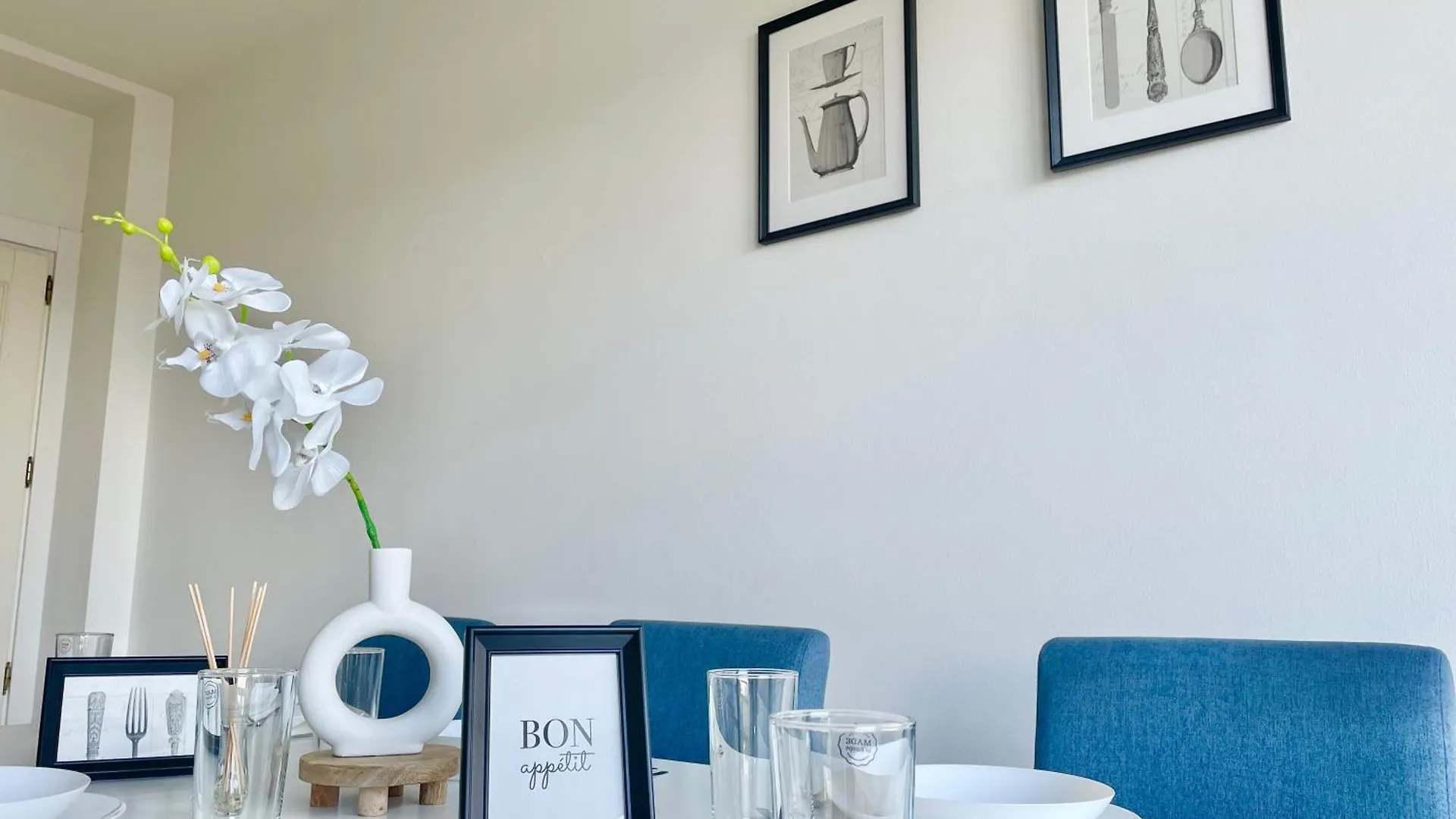 Central Spacious Flat With Balcony City View Wien Lägenhet
