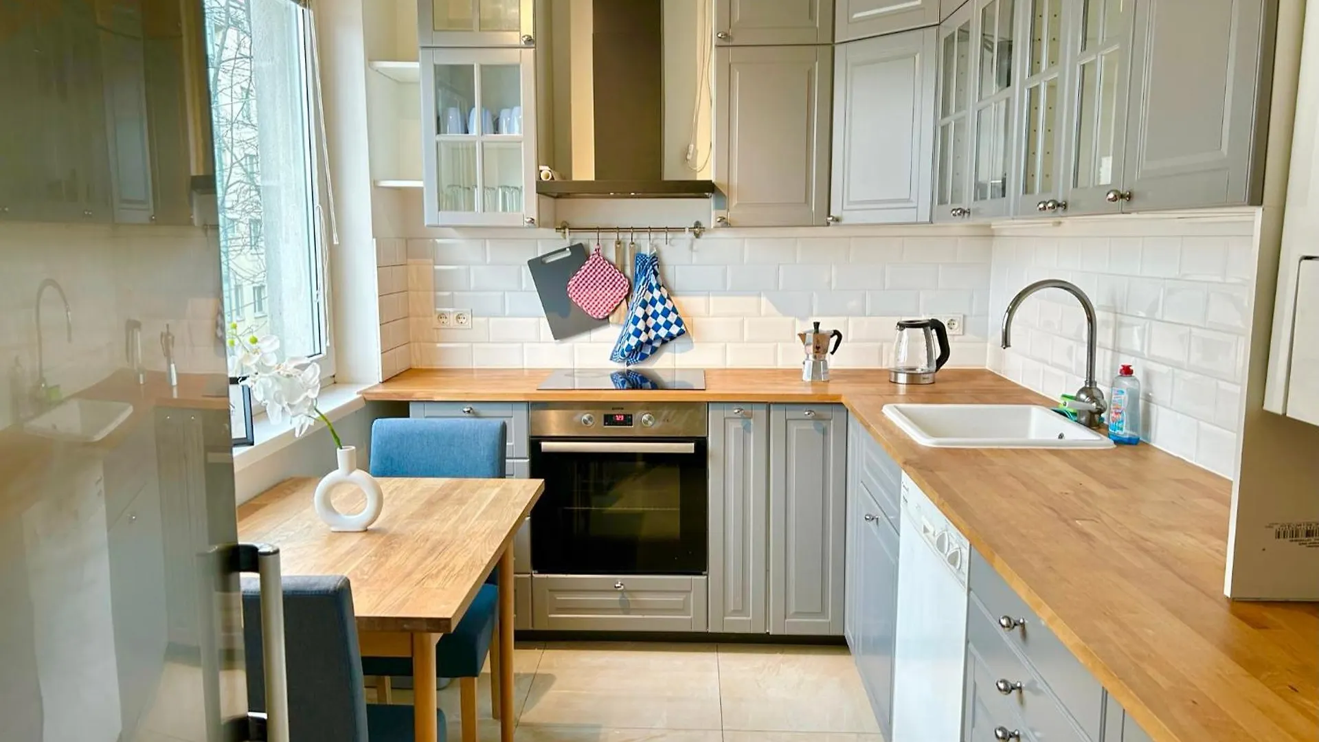 Central Spacious Flat With Balcony City View Wien